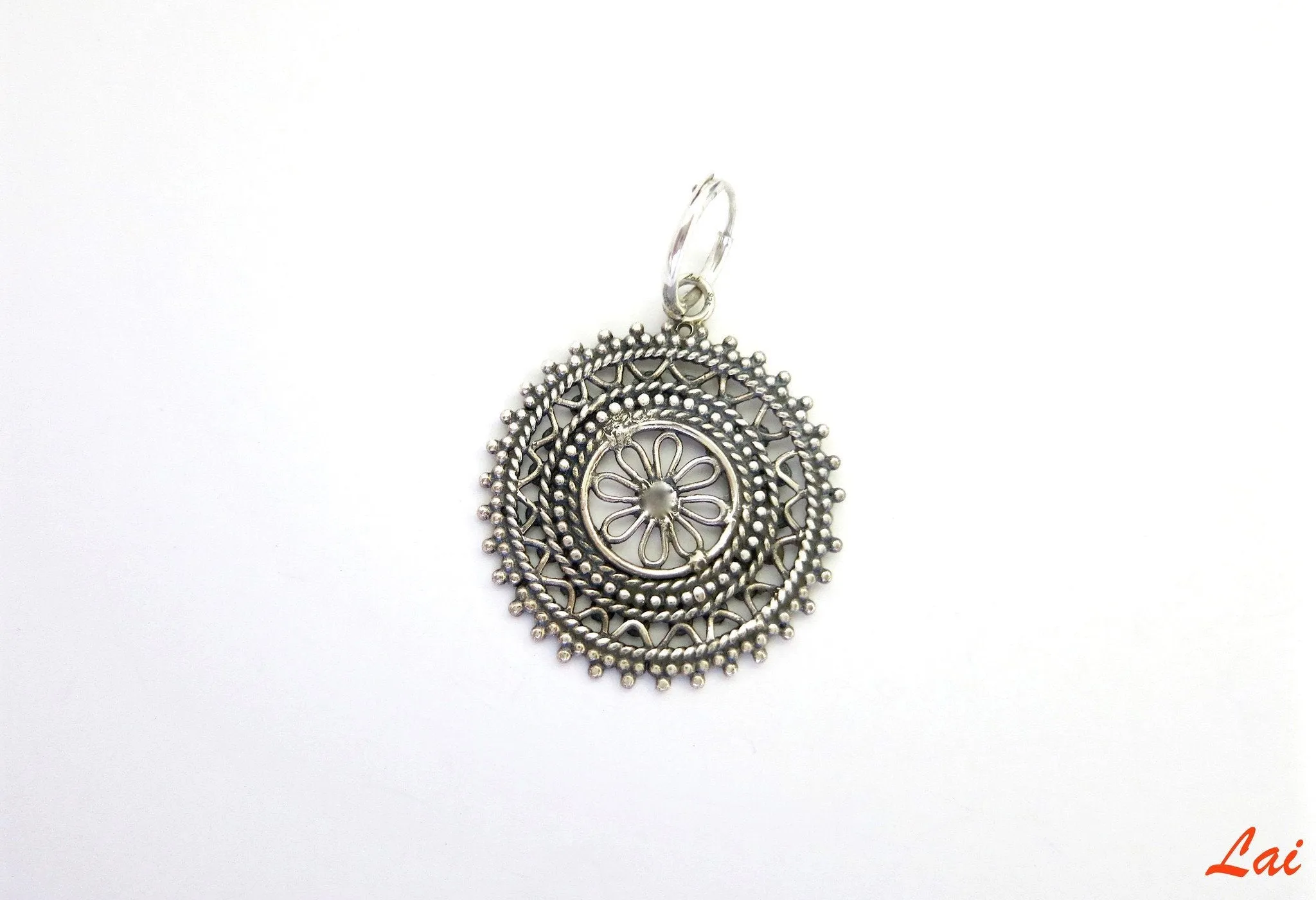 Bewitching, regal, dangling filigree nose ring