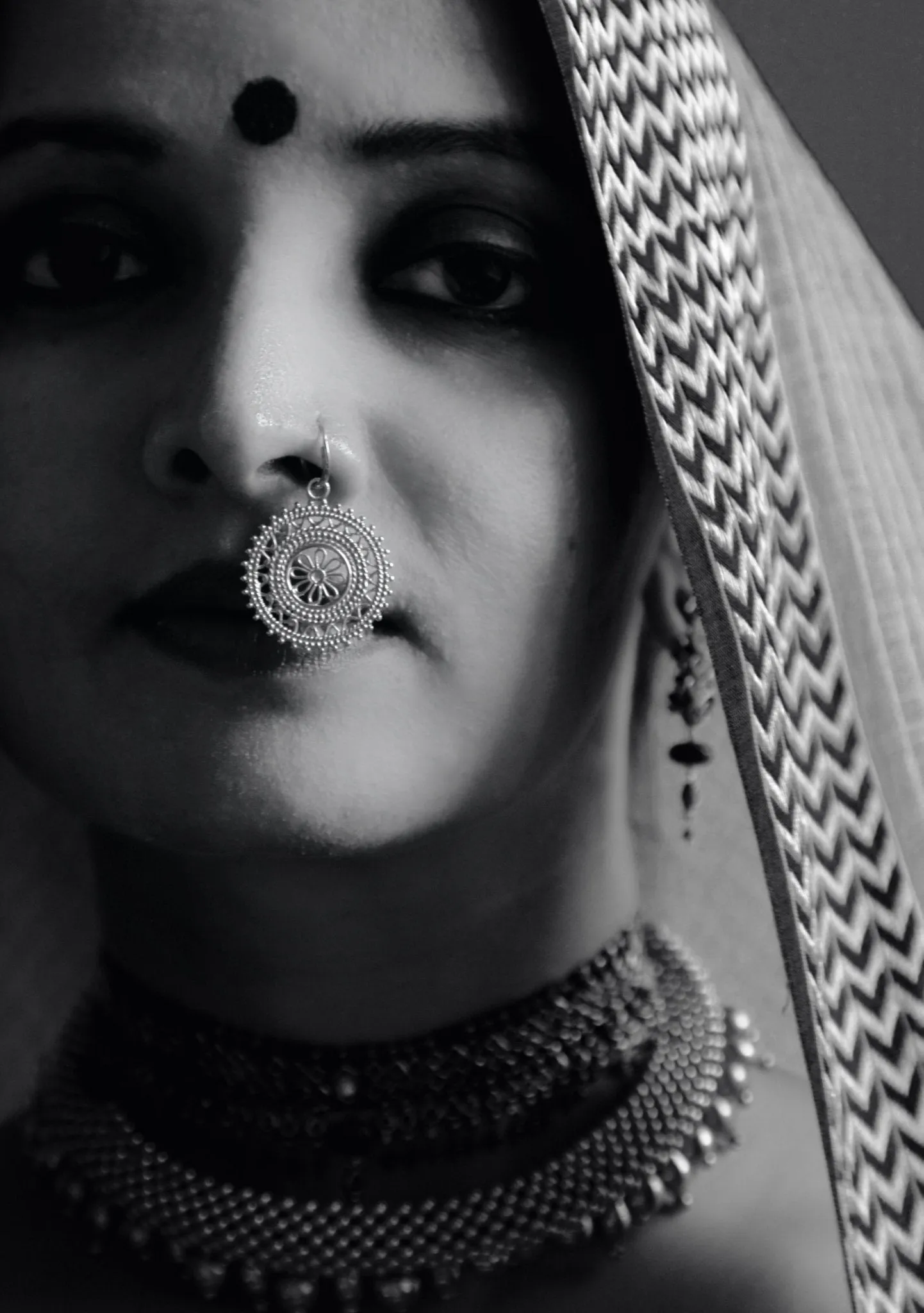 Bewitching, regal, dangling filigree nose ring
