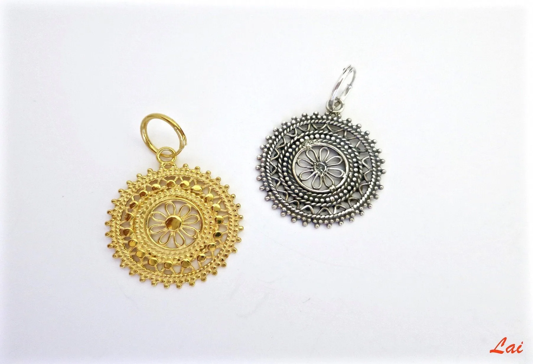 Bewitching, regal, dangling filigree nose ring