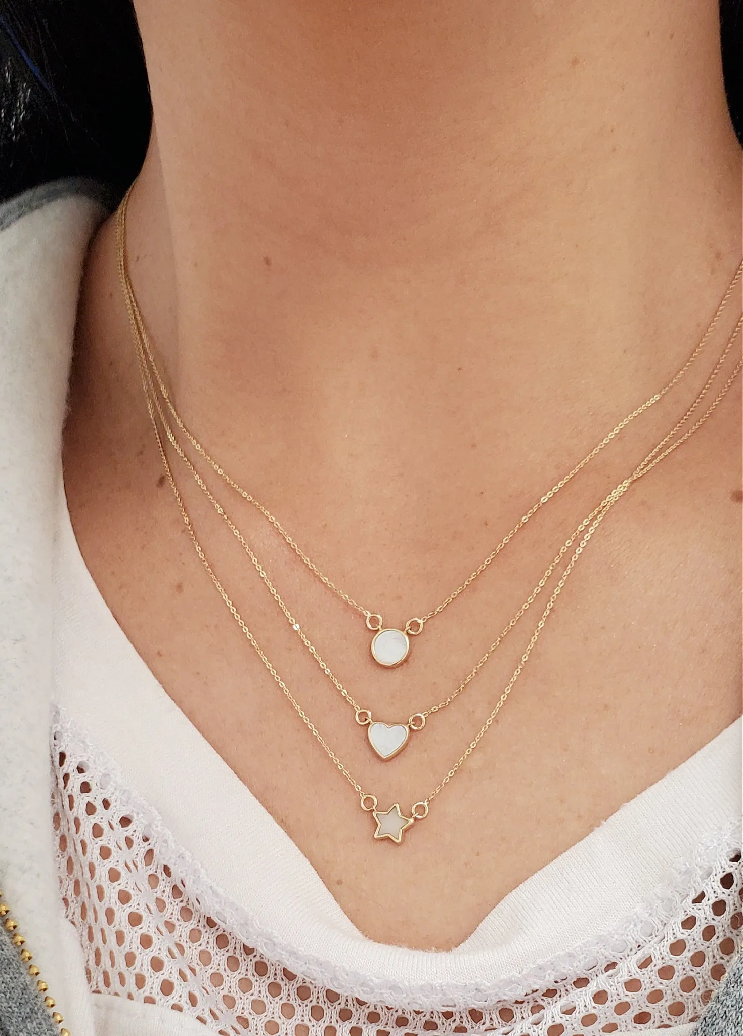 Fine Bezel Single Circle Mother of Pearl Necklace