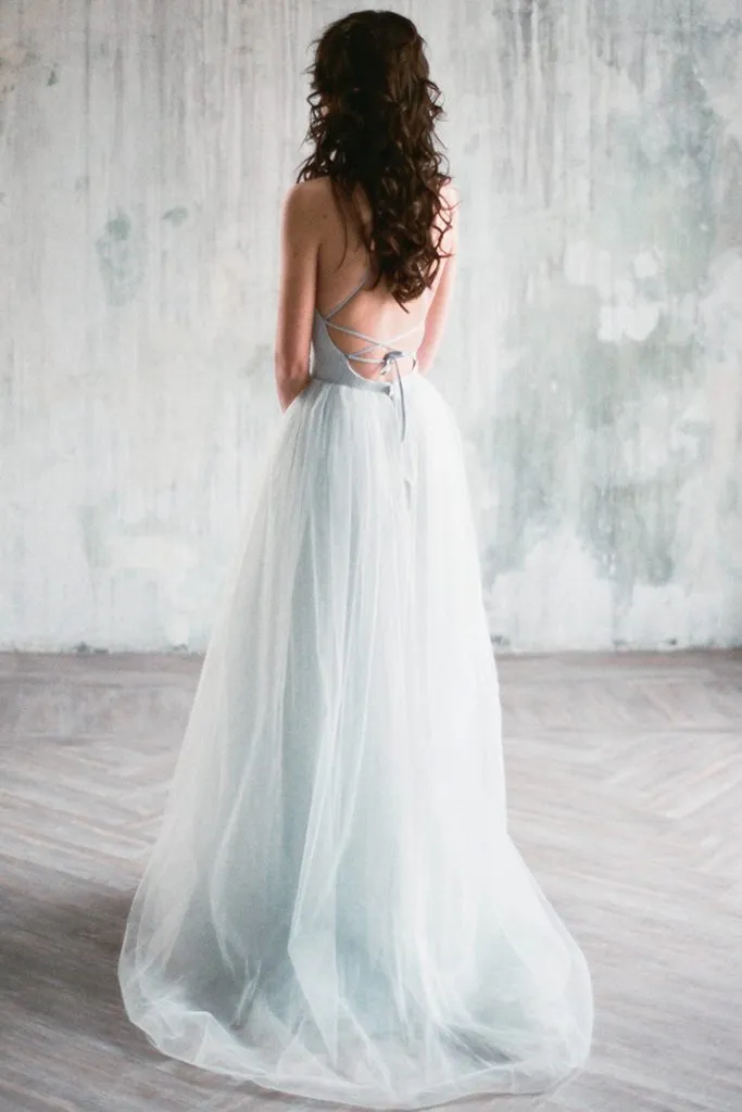 Gray-blue Chantilly Lace Wedding Dresses Tulle Skirt