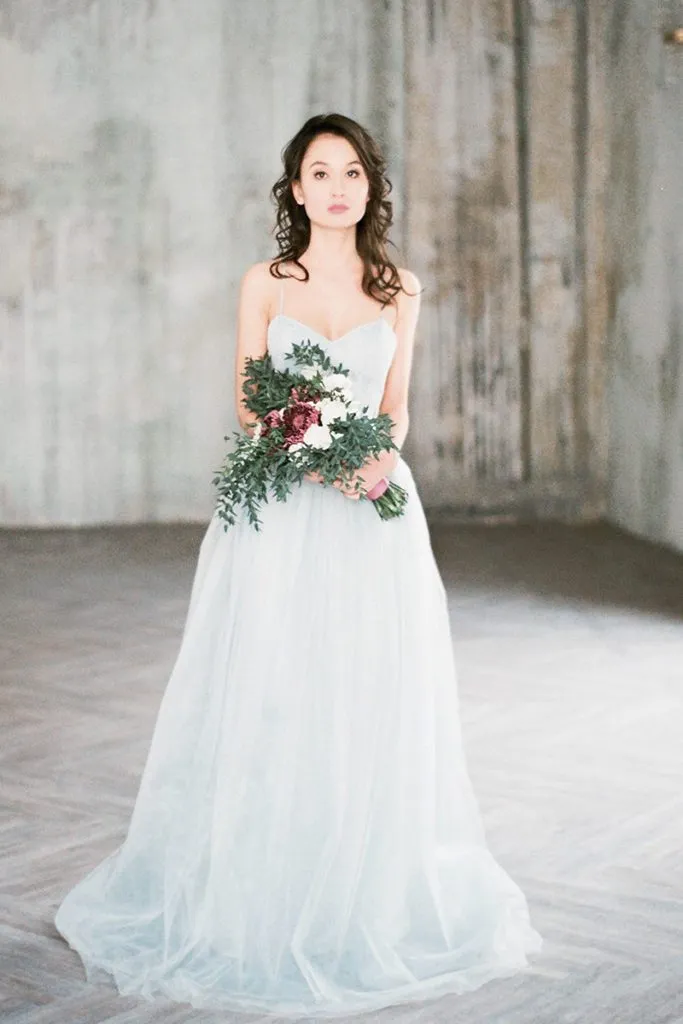 Gray-blue Chantilly Lace Wedding Dresses Tulle Skirt