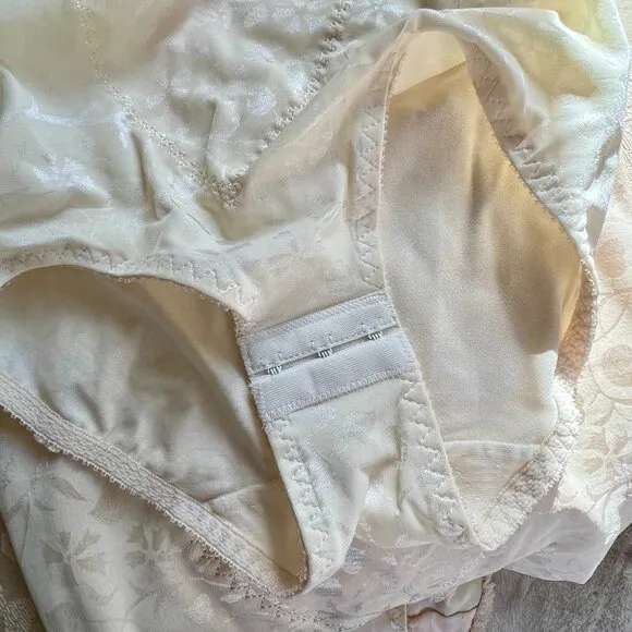 NWT Vintage Body Shapewear by Subtract Slim Bodysuit 34B Beige
