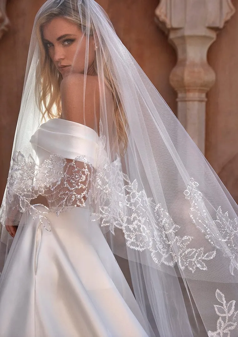 Pronovias: Athos
