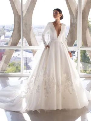 Pronovias: Brown