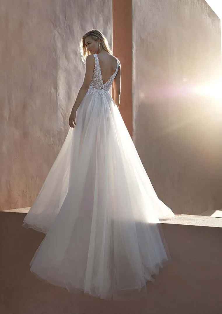 Pronovias: Crimson