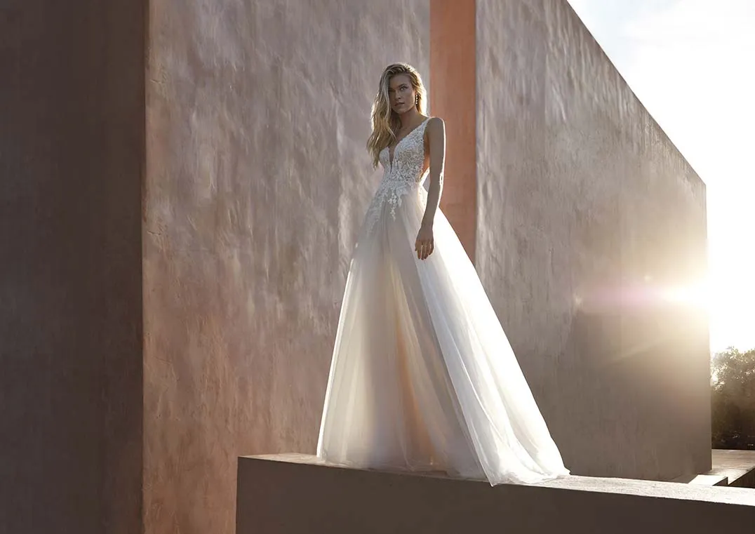 Pronovias: Crimson