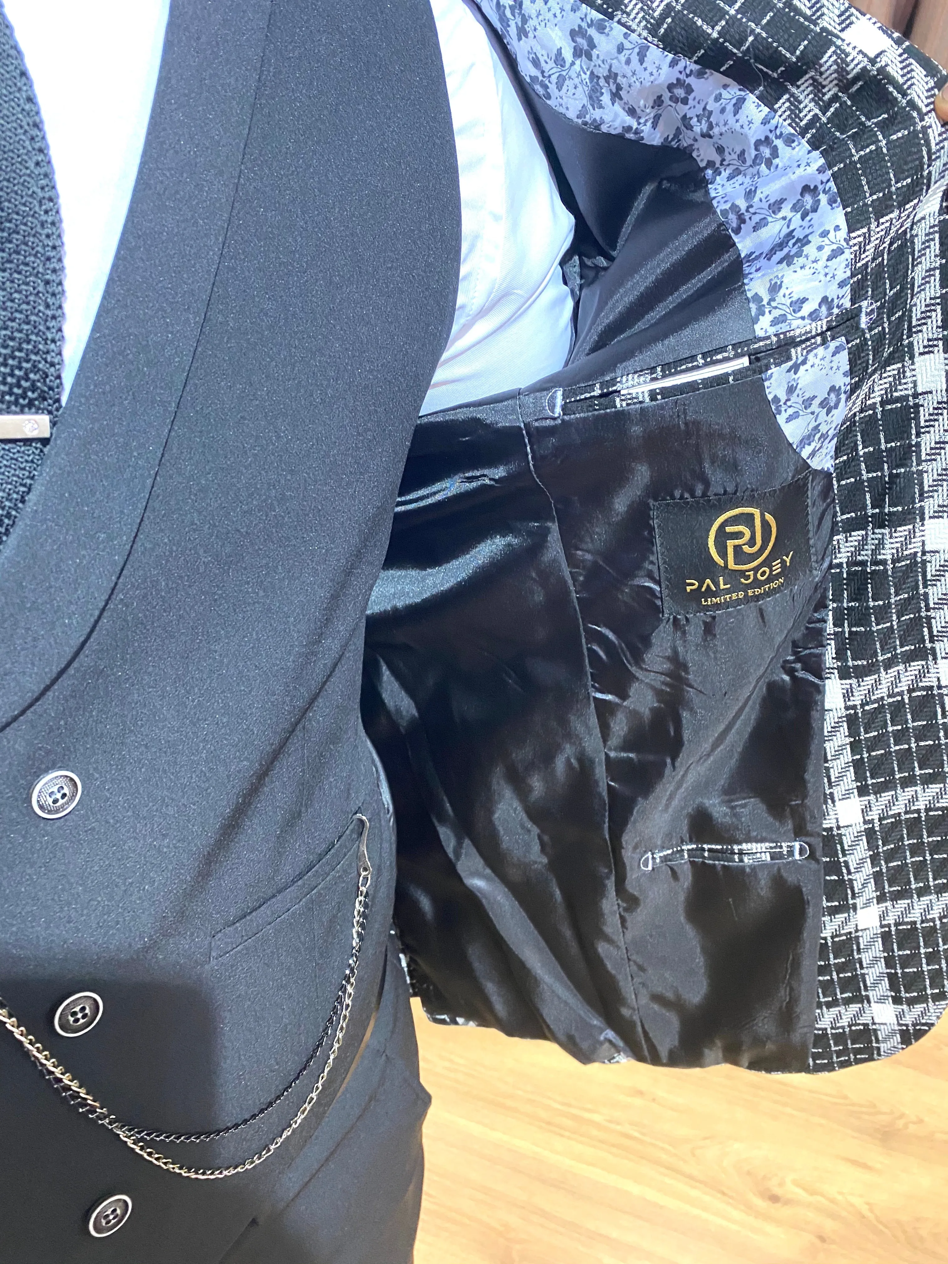 Quintin - Black/White 3 Piece Suit
