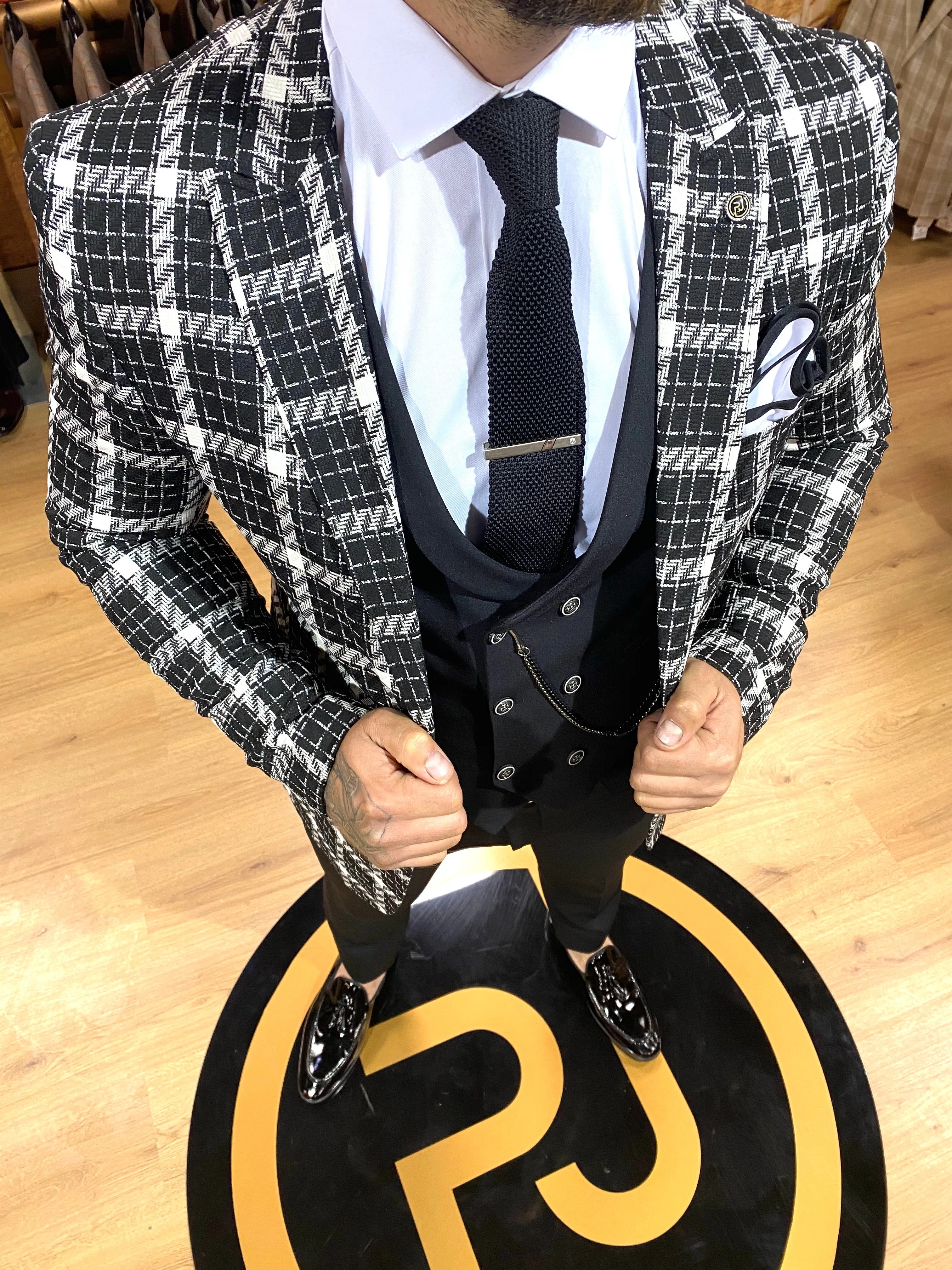 Quintin - Black/White 3 Piece Suit