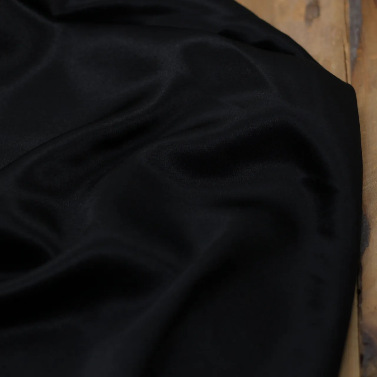 Tissu Satin de Viscose Uni - Noir (Vendu x10cm)