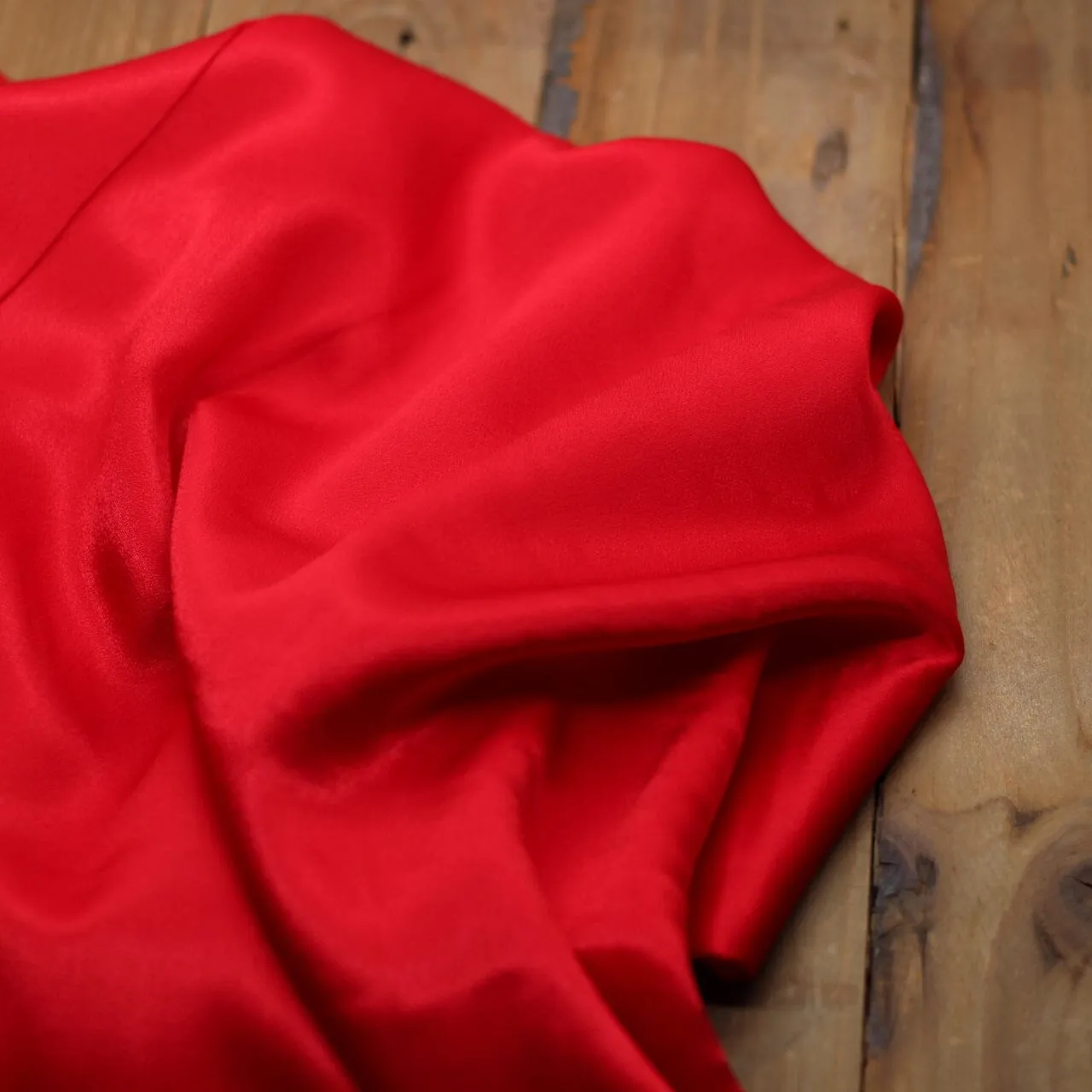 Tissu Satin de Viscose Uni - Rouge (Vendu x10cm)