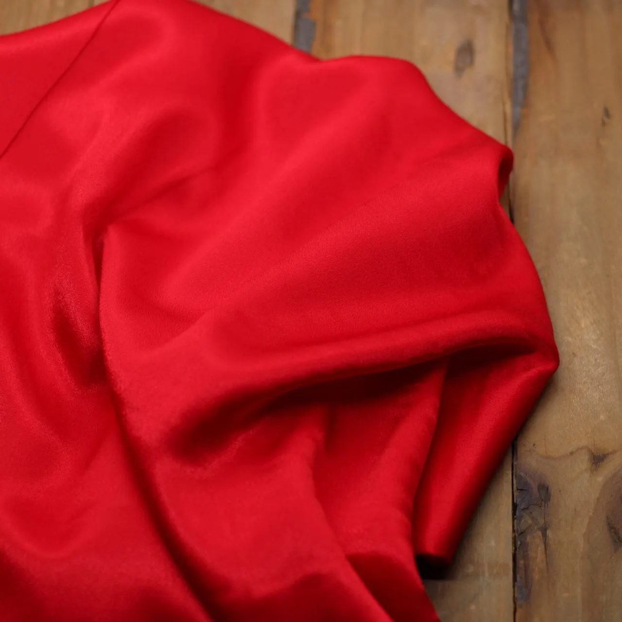 Tissu Satin de Viscose Uni - Rouge (Vendu x10cm)