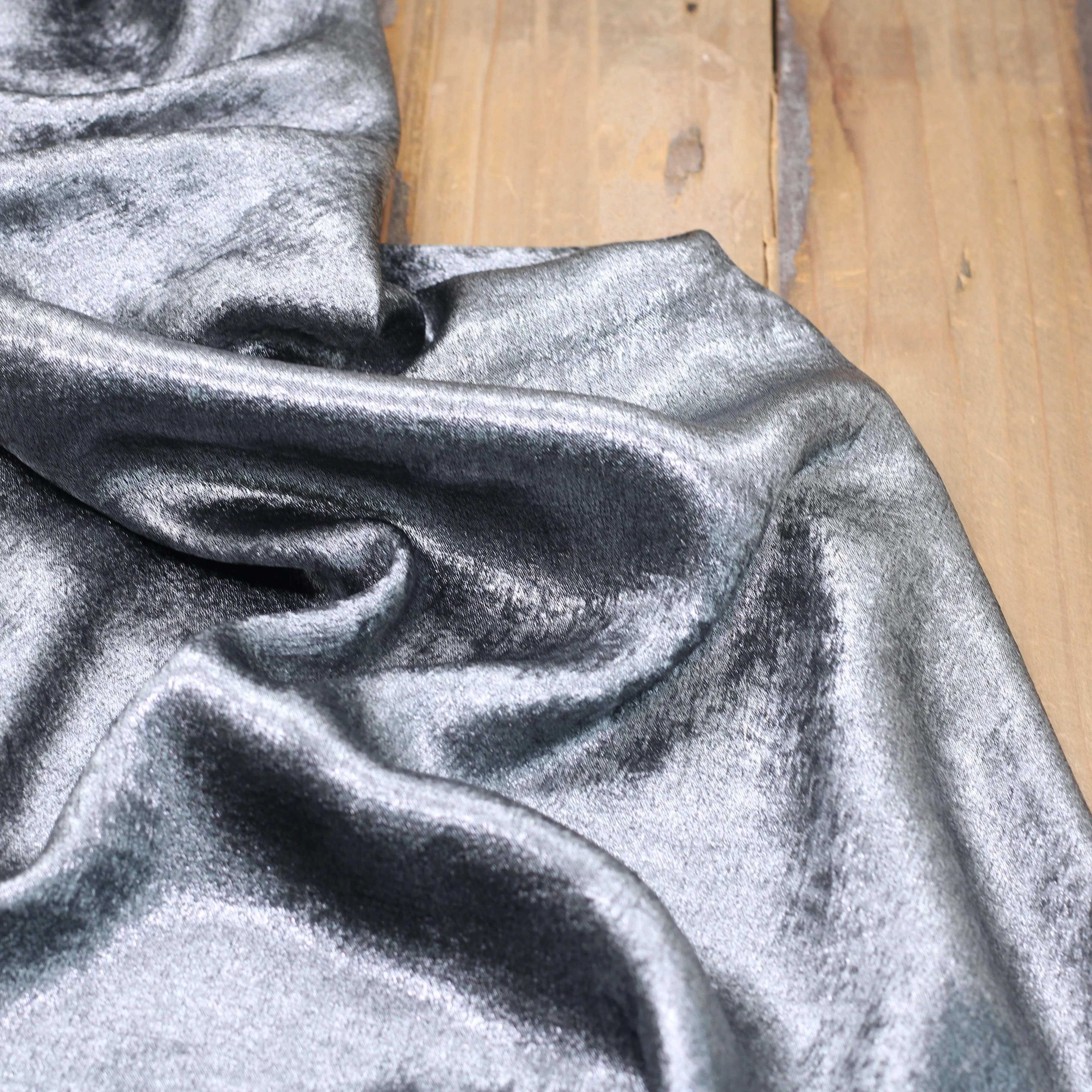 Tissu Satin denim irisé- Noir/Or doré (Vendu x10cm)