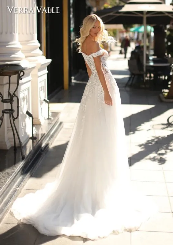 Verra Valle Size 4 900286 Ivory Gown